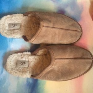 UGG - Size 11 Scuff Slippers. Suede & Sheepskin l